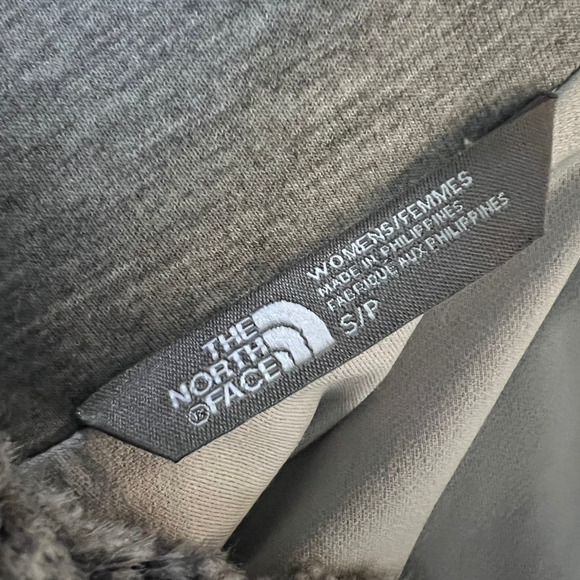THE NORTH FACE Women's Hybirnation Thermal 3D Vest GRAY Size Small Faux Fur Trim - Picture 5 of 6